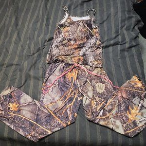 CAMOFLAUGE SATIN PAJAMA SET SIZE MEDIUM